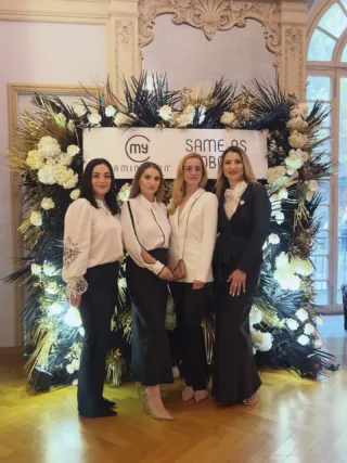 ✨ My Lamination Event 2025 ✨
Une journée inoubliable au cœur de Rome, dans le somptueux Palazzo Brancaccio, entourée de formatrices passionnées et de speakers d’exception 💫

Les dernières tendances et innovations en lamination cils & sourcils ont été révélées avec inspiration, expertise et élégance.
Un immense merci à toutes les formatrices My Lamination pour leur énergie, leur savoir-faire et leur bienveillance tout au long de cette journée.

🙏 Un remerciement tout particulier à Corina Maleca, l’âme de cet événement, pour son organisation impeccable et sa vision rayonnante.

💼 Un événement qui confirme que la beauté est avant tout un art, porté par la passion et l’excellence.

#MyLaminationEvent2025 #MyLamination #LaminationCils #LaminationSourcils #BeautyEvent #Rome #PalazzoBrancaccio #FormationBeauté #PassionBeauté #RaikoBeauty