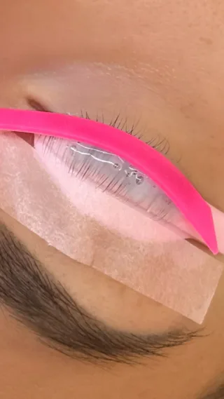 Before & After a Lash&Brow Lamination 

Raiko Beauty 
Avenue de France 36
1004 Lausanne