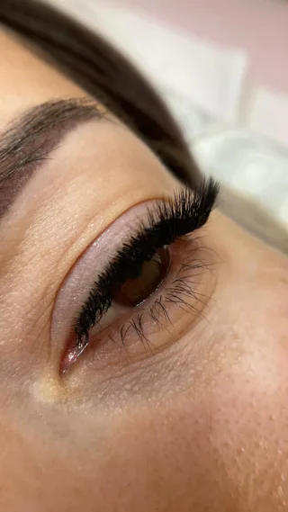 Tu souhaites accentuer ton regard ?
Oui ? Alors découvre l’effet eyeliner parfaitement tiré grâce à nos extensions de cils ! ✨

Un regard profond, lifté, structuré — sans maquillage, dès le réveil.
Ligne étirée, densité maîtrisée, c’est l’effet waouh sans effort.
Adopte ce style élégant et intemporel, idéal pour sublimer la forme naturelle de tes yeux.

📍 Réalisé chez Raiko Beauty – Lausanne
Réserve ta transformation dès maintenant 💌

#eyelinereffect #extensiondecilslausanne #lashartist #effeteyeliner #cilslausanne #lashqueen #regardsublimé #lashlift #raikobeauty #swisslashes #volumerusse #cilsnaturels #lashlove