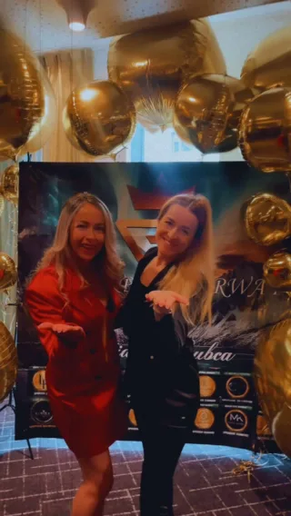 C’est parti pour le Grand Prix Norway 2025 à Oslo !
Un événement exceptionnel où les talents du monde entier se rencontrent pour partager, apprendre et s’inspirer.

🔍 Au programme :
💡 Les dernières innovations techniques
🎤 De nouveaux speakers inspirants
🌍 Des retrouvailles avec des collègues venus des quatre coins du monde

Une énergie incroyable dès les premières minutes !
Restez connectés pour découvrir les coulisses et les temps forts de ce congrès incontournable 💫

—

📍 Raiko Beauty – toujours à la recherche de l’excellence
🇨🇭 Formatrice | Lausanne, Suisse

#RaikoBeauty #LashMaker #FormationExtensionDeCils #LausanneSuisse #GrandPrixNorway2025 #LashCongress #LashCommunity #LashWorld #NorwayLashEvent