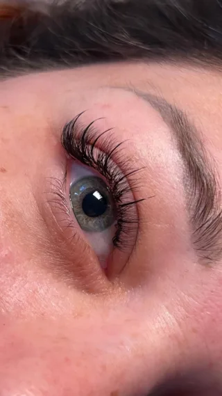 🎥✨ Derrière la magie du regard intense…
Voici comment je crée les fameux piques pour le Spike Lash Effect – une technique précise, audacieuse et ultra tendance. 💥

Tu veux apprendre à maîtriser cet effet signature ? 👁💎
📩 Écris-moi en DM pour tous les détails sur la formation de perfectionnement Spike Lash Effect.

📍 Bientôt disponible à l’Institut Académie Raiko Beauty
Avenue de France 36, 1004 Lausanne
🔜 Lancement officiel très bientôt… reste connectée !

#SpikeLashEffect #RaikoBeautyAcadémie #FormationLashArtist #ExtensionsDeCilsLausanne #LashAcademySuisse #PerfectionnementCils #LashTrainer #EffetPoupée #LashStyling #LausanneBeauty