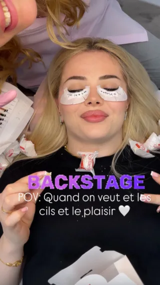 🎥 Backstage vibes chez Raiko Beauty ✨
Parce que derrière chaque vidéo parfaite… il y a des fous rires, des poses improvisées, des petits ajustements, des idées (parfois folles 😅) — et surtout, une cliente devenue complice, qui m’a fait confiance les yeux fermés 💖

Merci à ma magnifique modèle d’avoir joué le jeu, d’avoir partagé cette énergie avec moi et d’avoir dit oui à toutes mes idées les plus créatives 🙈🎬

Entre deux prises, on rit, on papote, on ajuste les lumières (et parfois les cils 😄), on cherche le bon angle — et surtout, on crée du contenu qui nous ressemble : spontané, lumineux, vrai ✨

C’est dans ces moments-là que la magie opère. Et on voulait vous faire découvrir l’envers du décor 🪄

📍 By Raiko Beauty – Lausanne
💻 Réservations sur www.reineraiko.com @oliviaahussain 🤍

#BackstageRaikoBeauty #MakingOf #ClientesHeureuses #RaikoTeam #BeautéAuthentique #ConfianceEtCréativité #LashLift #ExtensionsCils #SwissBeauty
