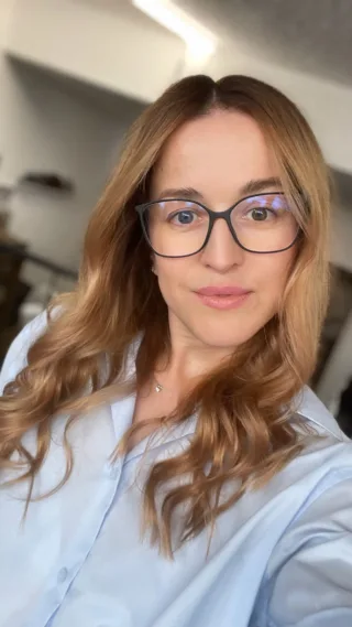 ✨ Aujourd’hui, j’ai osé une transformation de couleur chez Rockin Rolls, l’espace coiffure à Lausanne qui respire la bonne humeur ! 💇‍♀️🎨
Une équipe pleine d’énergie et de créativité, une ambiance au top… et le résultat ? Regardez la transformation ! 🔥

#HairTransformation #Lausanne #RockinRolls #ChangementDeLook #HairGoals #raikobeauty #raiko
