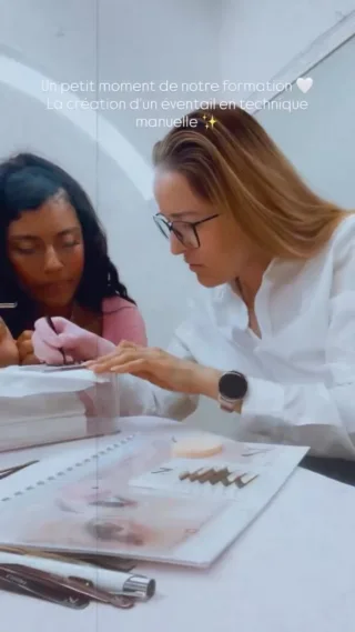 💎 DEVENEZ LASH EXPERT EN 2 JOURS AVEC SWISS LASHES ACADÉMIE 💎
Une formation complète, intensive et professionnelle à Lausanne pour lancer votre carrière dans les extensions de cils !

✨ Ce que vous allez apprendre :
📍 Jour 1 – Cil à Cil : les bases, sécurité, technique parfaite
📍 Jour 2 – Volume Russe : création de bouquets, stylisation, poses avancées

🎓 Inclus dans la formation :
✅ 2 certificats officiels (Cil à Cil & Volume Russe)
✅ Livret pédagogique complet
✅ Kit de démarrage OFFERT avec les produits de la marque Swiss Lashes
✅ Partie pratique avec modèle sous supervision
✅ Suivi pendant 2 mois via WhatsApp
✅ Accès exclusif au canal privé de l’académie avec
🎥 supports vidéo de la formation pour vous accompagner à tout moment

📍 Lieu : Raiko Lashes Académie – Avenue de France 36, Lausanne
🕘 Horaires : 9h30 – 16h30
📅 Dates : à consulter via le lien en bio

🚀 Une formation idéale pour les débutantes comme pour les techniciennes en reconversion.
✨ Places limitées – réservez dès maintenant pour rejoindre la communauté Swiss Lashes !