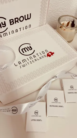 🌟 DEVENIR EXPERTE EN LASH LIFT AVEC MYLAMINATION 🌟

Tu rêves de maîtriser le rehaussement de cils nouvelle génération ?
Découvre la formation officielle MyLamination à Lausanne 🇨🇭, animée par une formatrice certifiée et passionnée !

💎 AU PROGRAMME – 4 modules complets :
	1.	LashBotox & vitamines pour des cils sains
	2.	Rehaussement + Lamination des cils
	3.	BONUS 🎁 Lamination des sourcils
	4.	Teinture cils & sourcils

🎓 Tu repars avec :
✔️ Certificat officiel MyLamination
✔️ Kit de démarrage (10–15 clientes)
✔️ Livret ultra complet
✔️ Pratique sur modèle
✔️ Suivi après formation

📍 Raiko Lashes Académie – Lausanne
🗓️ Date : à découvrir via le lien en bio
🕘 Durée : 1 journée intensive (9h30–17h)

🔥 Attention, places limitées !
Prête à élever ton niveau et à proposer des résultats WAOUH à ta clientèle ?
👉 Clique sur le lien en bio pour découvrir les prochaines dates et réserver ta place dès maintenant !

SAME LIKE NOBODY.
#MyLaminationSuisse #FormationLashLift #RaikoLashesAcadémie #BeautéProfessionnelle #LashArtistSuisse