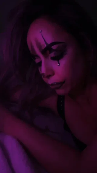 Ce Halloween, ose le regard qui captive…
Des cils sombres, profonds, presque magiques — un mélange de noir intense et de reflets violets qui attirent la lumière et le mystère. 🖤💜
Chez Raiko Beauty, chaque pose devient une création unique, pensée pour révéler ton charme secret et ton énergie magnétique.

Laisse-toi envoûter par l’élégance d’un regard hypnotique, parfait pour cette saison mystique. 🍂🕸️

📍Raiko Beauty – Lausanne
#RaikoBeauty #HalloweenLashes #CilsMagiques #LashArtist #LausanneBeauty