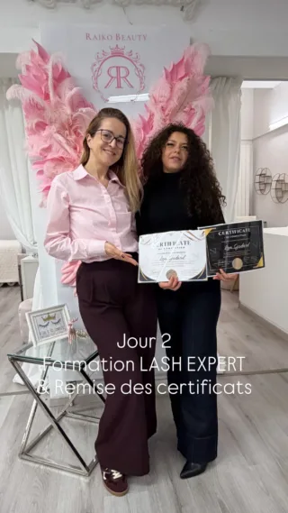 ✨ Deux jours intenses de formation Lash Expert viennent de s’achever 💕
Je suis tellement fière de mon élève — elle a brillamment réussi ses deux modèles de pratique et a su maîtriser les volumes avec confiance et précision 👁️🤍
Je lui souhaite beaucoup de succès, de belles clientes et une évolution constante dans son parcours de LashMaker @she.lab.valais 💫
#lashtraining #lashextensions #lashartist #lashacademy #lashmentor #raikobeauty #lashlove