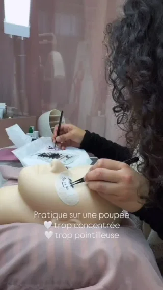 Le résultat après la première journée de FORMATION LASH EXPERT by Swiss Lashes & Raiko Beauty.
Regardez le résultat de mon élève , ça première pose cil à cil colorée Bleu electric Juste wow ! Bravo Léa!
#raikobeauty #cilslausanne #formationextensiondecils #lashmaker #extensiondecilslausanne #chatgp #extensionscilslausanne #lashexpert #cilsacils