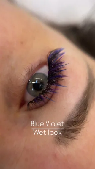 💜 Découvrez la beauté dans votre look bleu-violet 💫
Même au quotidien, cette touche de couleur sublime votre regard et lui donne une profondeur unique.
Osez briller différemment, tout en restant élégante 💋
📅 Prenez rendez-vous dès maintenant et laissez la magie opérer ✨
#lashartist #lashqueen #raikobeauty #beautylausanne #lashstyle #lashlove #bluevioletlook