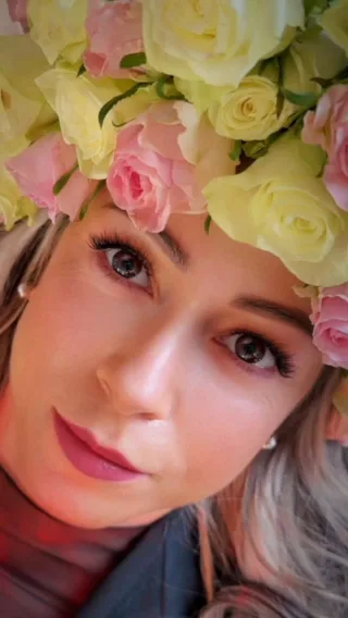 Un regard qui parle tout seul…
La nouvelle pose Natural Wispy – courbure M révèle la beauté la plus douce : légère, aérienne, féminine.
Un effet “poésie sur les cils” qui ouvre le regard tout en finesse… ✨

Parce que chaque détail compte, je crée pour vous une ligne de cils délicatement texturée, naturelle et lumineuse — la signature Raiko Beauty.

💗 Envie d’un regard irrésistible et élégant ?
Prenez rendez-vous directement sur le site ✨
👉 www.reineraiko.com