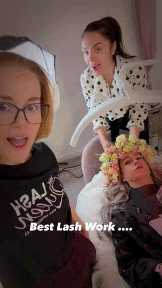 ✨ Derrière chaque vidéo, chaque photo, chaque détail que vous voyez… il y a une équipe, une passion et des heures de travail invisibles. 💼💖
Créer du contenu chaque jour, c’est bien plus qu’une simple routine : c’est notre façon de sublimer notre métier, de partager notre amour pour ce que nous faisons et de montrer que chaque effort compte. 💪
À tous les LashMakers : votre motivation et votre persévérance transforment votre travail en art. Continuez à rêver, à créer et à briller, même quand personne ne voit les heures passées derrière les coulisses. 🌟

#TeamWork #PassionEtTravail #LashMakers #MotivationDuJour #CréativitéSansLimites #LuxuryVibes #BackstageMagic #WorkHardShineHard